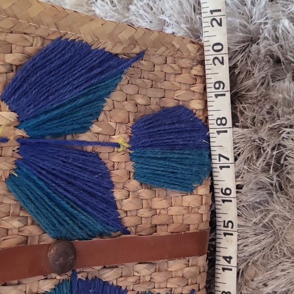 Y2k Woven Straw Bag with Blue Accents - Picture 8 of 9